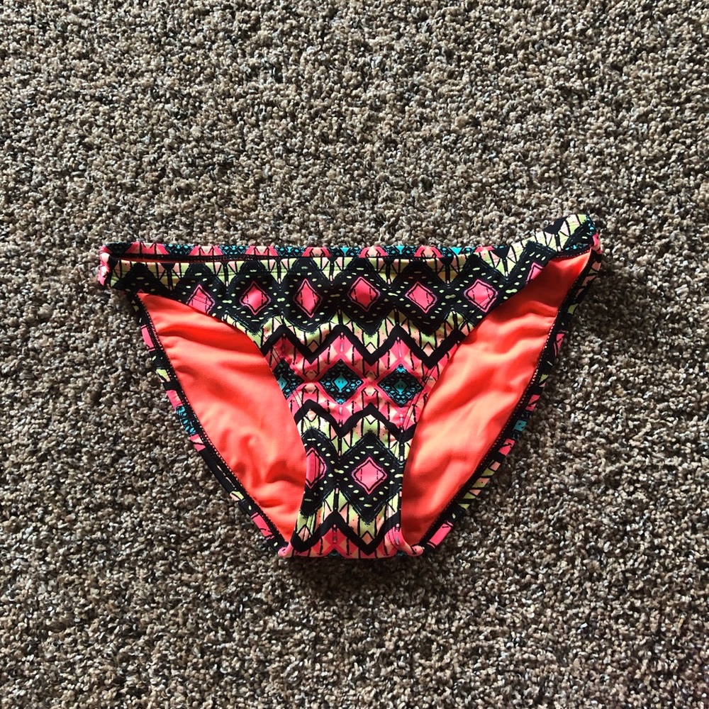 Xhilaration bikini bottoms - M